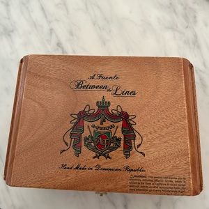 Cigar Box ..Between the Lines wooden NWOT really nice !
